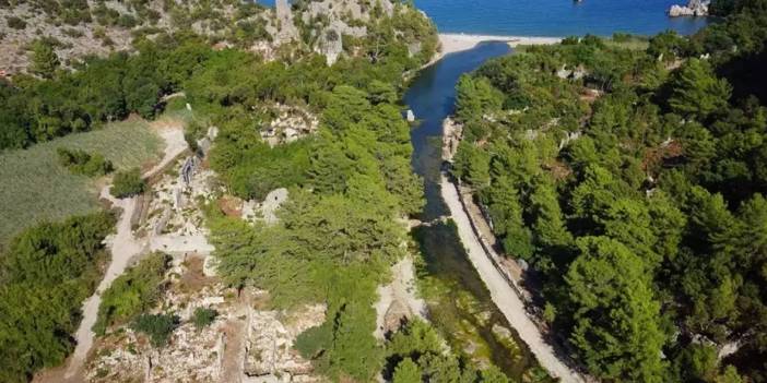 Olympos Antik Kenti, kazılarda gün yüzüne çıkan eserlerle turistlerin ilgisini çekiyor