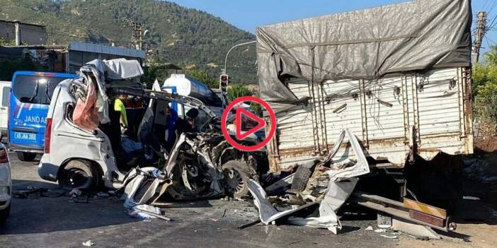 Manisa'da trafik kazasında dört kişi öldü, üç kişi ağır yaralı