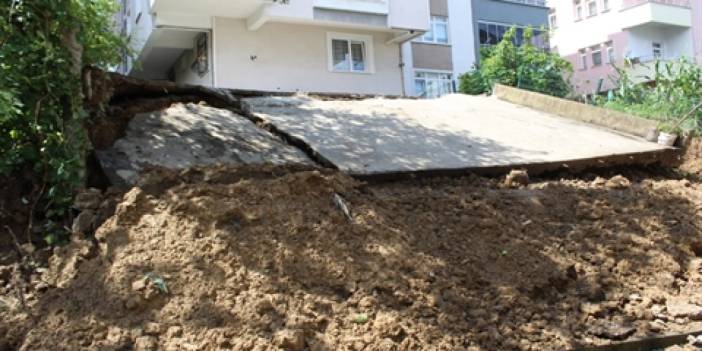 Ordu'da sağanak sonrası istinat duvarı çöktü: Bir bina tahliye edildi