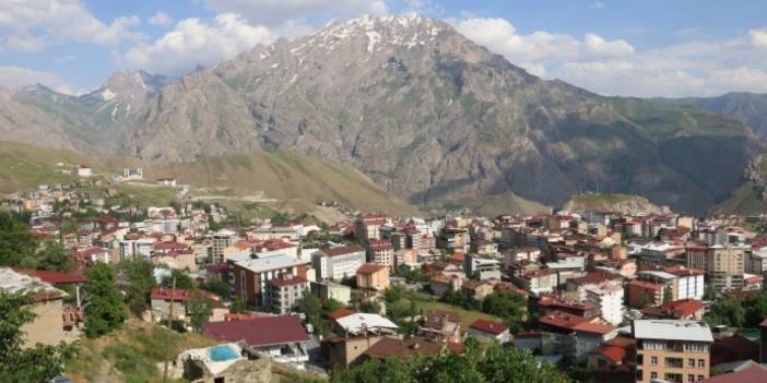 Ekonomik kriz ve yasaklar Hakkari esnafını vurdu: 7 ayda 130 işyeri kapandı