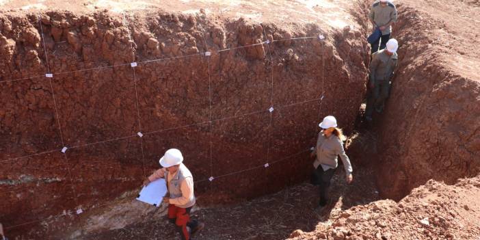 İki hendek açıldı, Hatay'da Ölü Deniz Fay Zonu inceleniyor: '7 üzerinde deprem üretebilir'