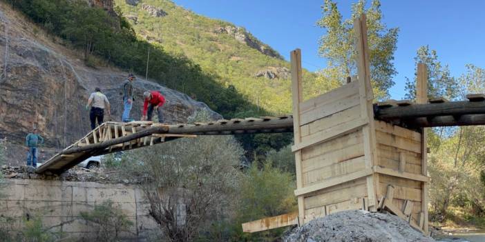 Dersim'de 'güvenlik' gerekçesiyle yıkılan köprüyü köylülerin kendisi yaptı: 'Devlet taleplerimizi karşılamıyor'