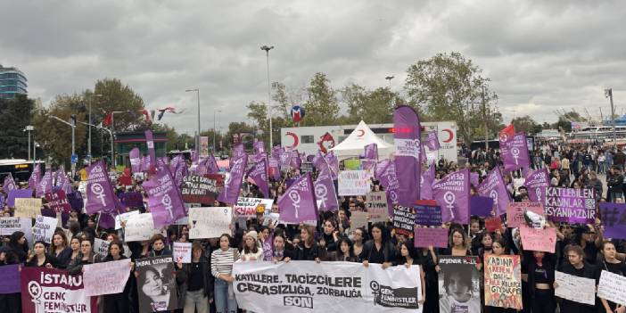 Kadıköy'de kadına şiddet eylemi: Manevi değer dediğiniz şey, kadın düşmanlığıdır