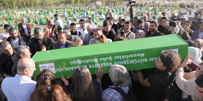 Rojin Kabaiş Diyarbakır'da defnedildi, cenazeyi kadınlar omuzladı