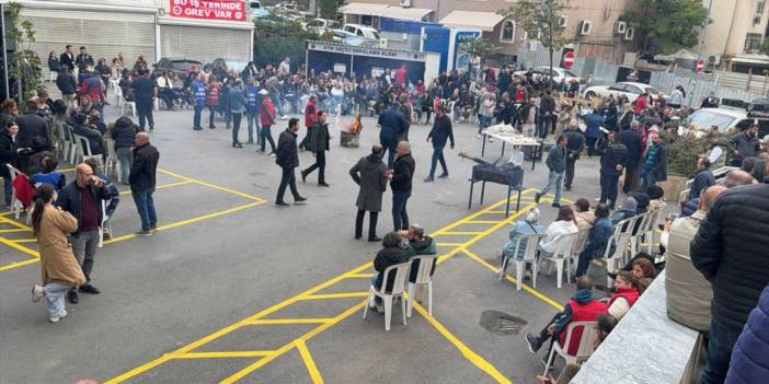 Kartal Belediyesi'nde işçiler greve çıktı