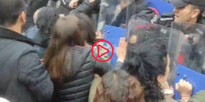 Kayyım atanan belediyelerin önünde protesto