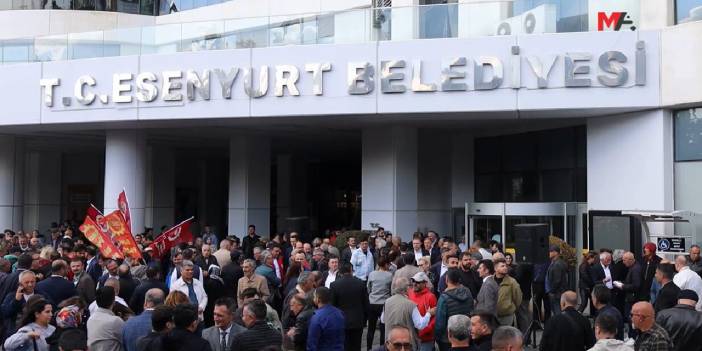 DEM Parti Esenyurt Belediyesi'nin önüne çağrı yaptı: 'Kayyım rejimi halk iradesine darbedir'