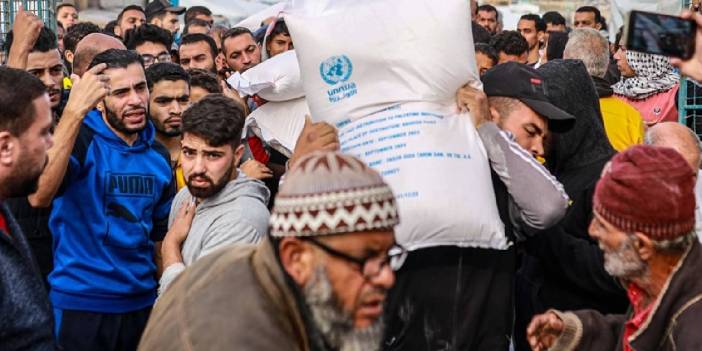 Filistinlilerin tutunduğu son dalı da kıran İsrail, UNRWA'nın ipini çektiğini BM'ye bildirdi