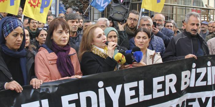 ‘Kayyım değil demokrasi’ buluşması... Ayşegül Doğan: Barış elinizi uzatıp, diğer elinizle kayyım atarsanız uzlaşı olmaz