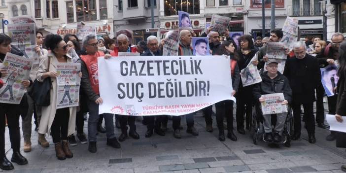 Gazetecilerden tutuklama ve baskılara karşı İstiklal'de eylem: 'Gazetecilik suç değildir'