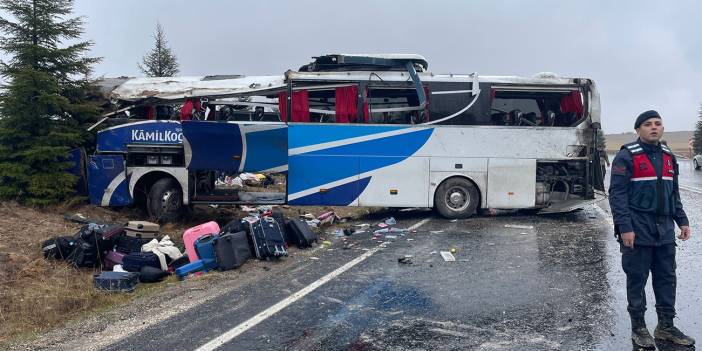 Eskişehir'de yolcu otobüsü devrildi: Bir ölü, 30 yaralı