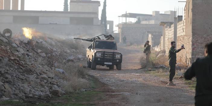 Cihatçılar Hama'nın eteklerine vardı: Halep'ten Hama'ya çekilen Suriye ordusu 'Geri püskürtmeye hazırız' dedi