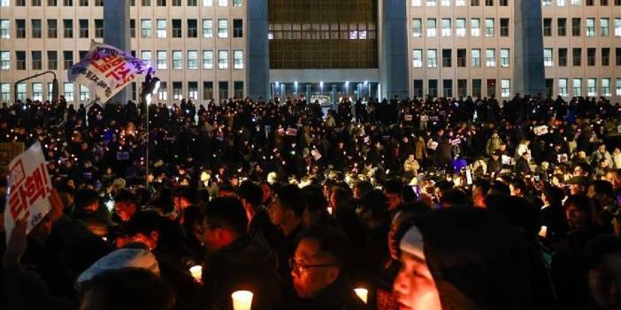 Güney Kore Devlet Başkanı'nın sıkıyönetim ilanıyla darbe girişimi: Azil sürecinin ardından 'vatana ihanet' soruşturması