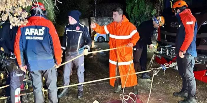 Antalya'da otomobil denize düştü: İçindekiler aranıyor