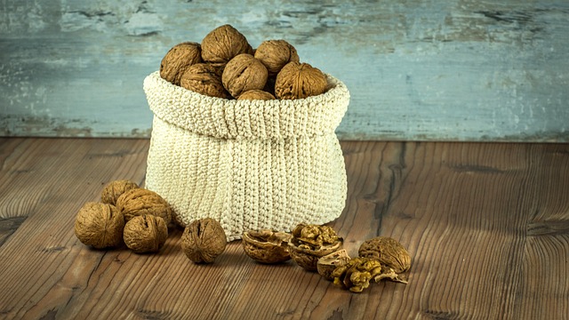 walnuts-1213036-640.jpg